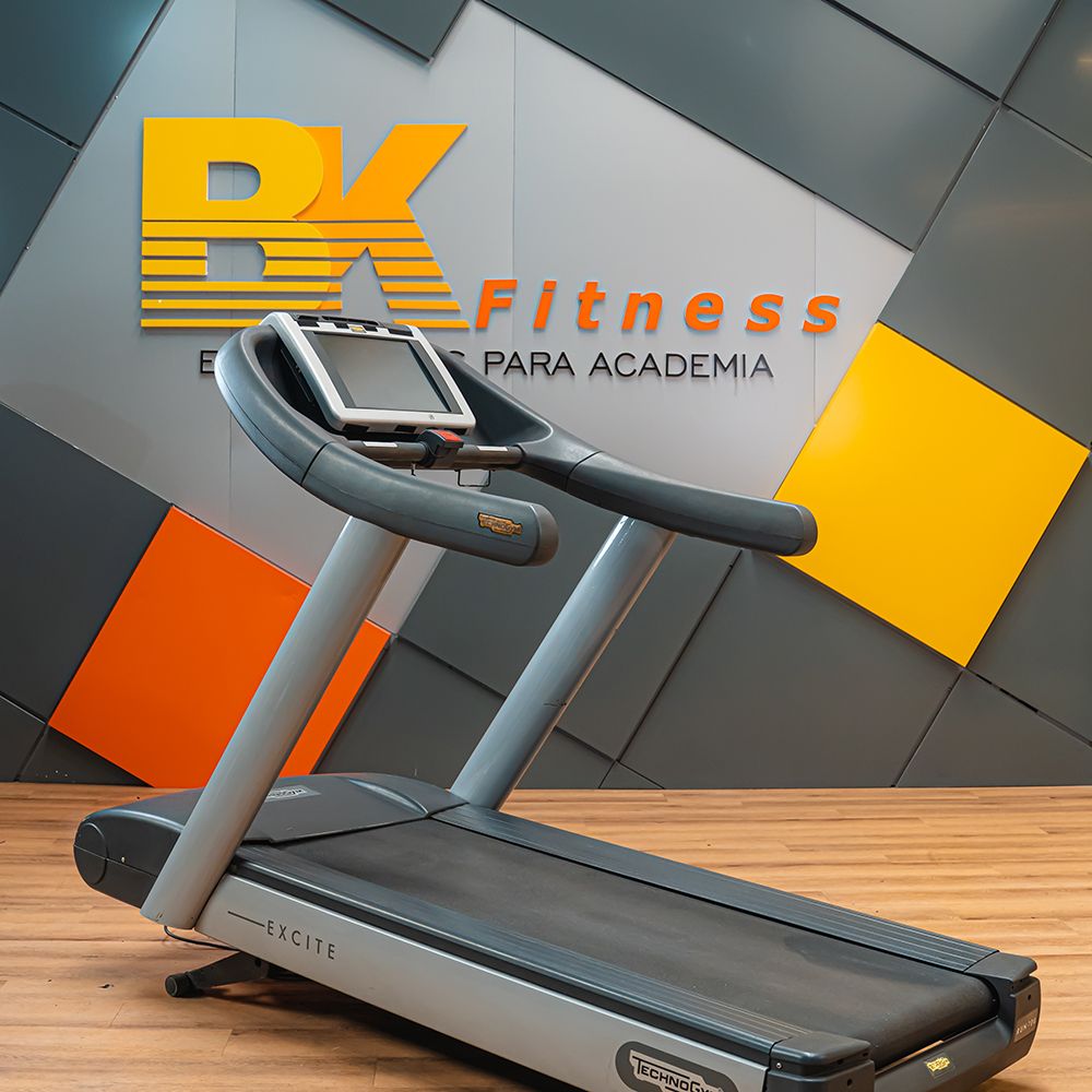 ESTEIRA TECHNOGYM RUN700